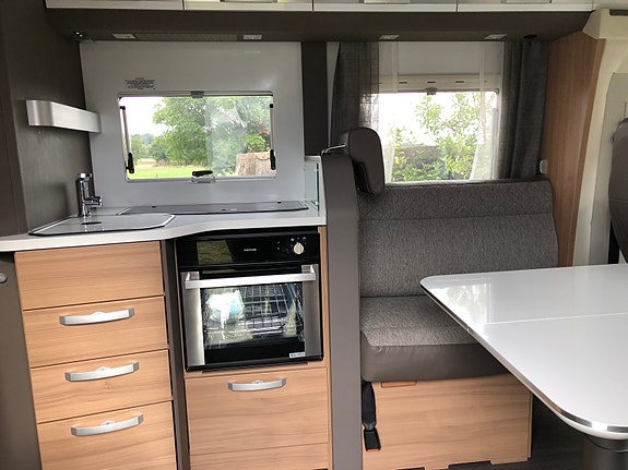 Adria Coral 670 DC 3 of 12