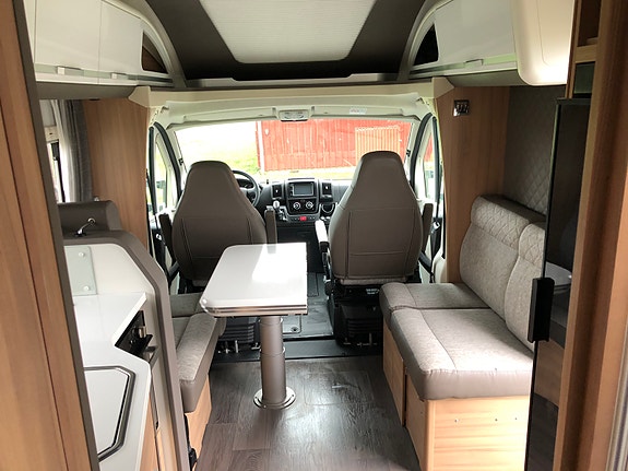 Adria Coral 670 DC 7 of 12