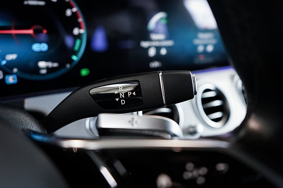 Mercedes-Benz E300 13 of 27