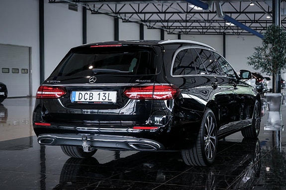 Mercedes-Benz E300 6 of 27