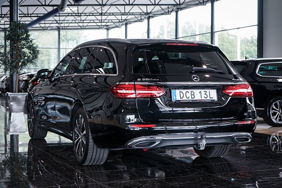 Mercedes-Benz E300 8 of 27