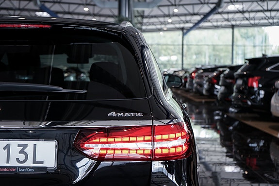 Mercedes-Benz E300 10 of 27