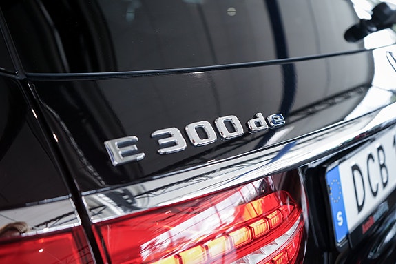 Mercedes-Benz E300 9 of 27