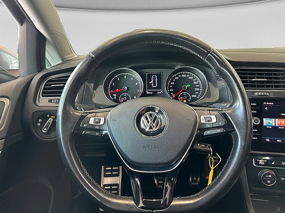 Volkswagen Golf Alltrack 12 of 16