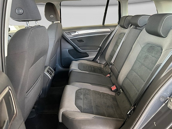 Volkswagen Golf Alltrack 13 of 16