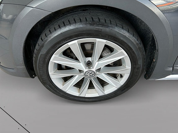 Volkswagen Golf Alltrack 14 of 16