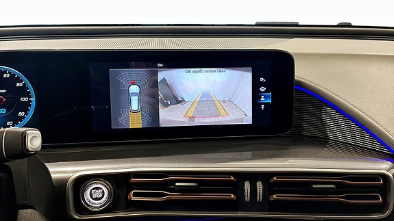 Mercedes-Benz EQC400 12 of 13