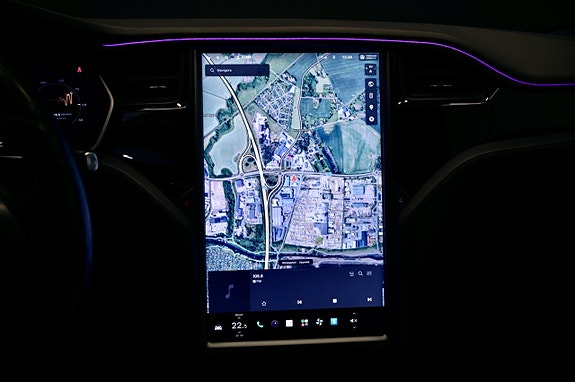 Tesla Model S 22 of 27
