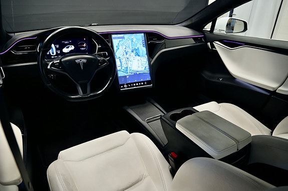 Tesla Model S 16 of 27