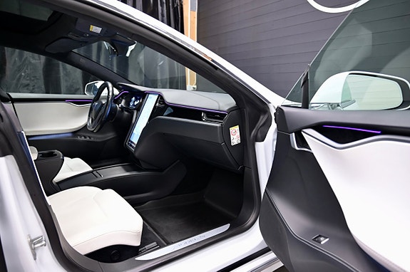 Tesla Model S 13 of 27