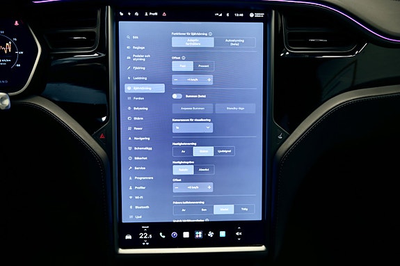 Tesla Model S 23 of 27