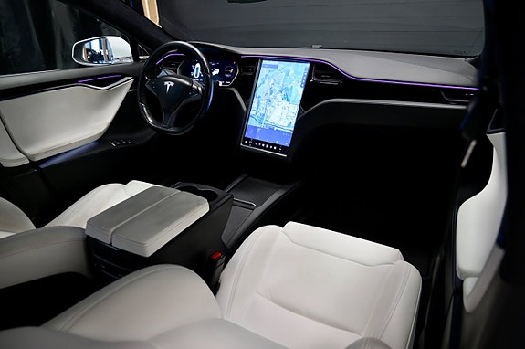 Tesla Model S 14 of 27
