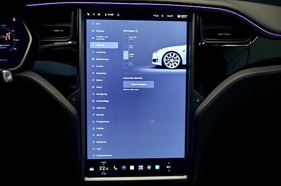Tesla Model S 24 of 27