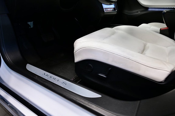 Tesla Model S 20 of 27