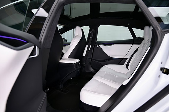 Tesla Model S 11 of 27