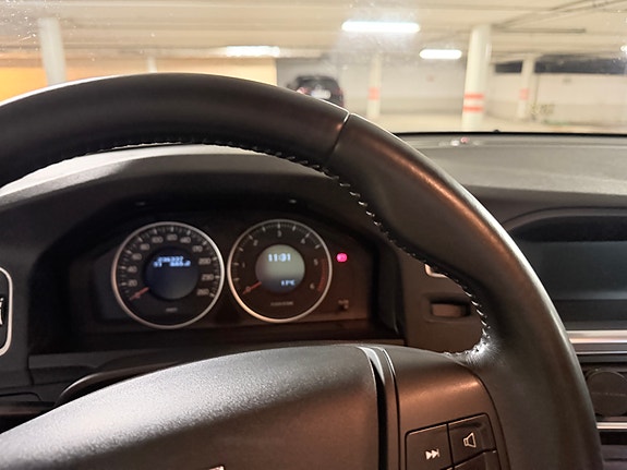 Volvo V60 2 of 8