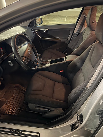 Volvo V60 7 of 8