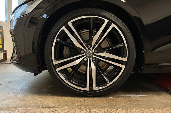 Volvo S60 27 of 30