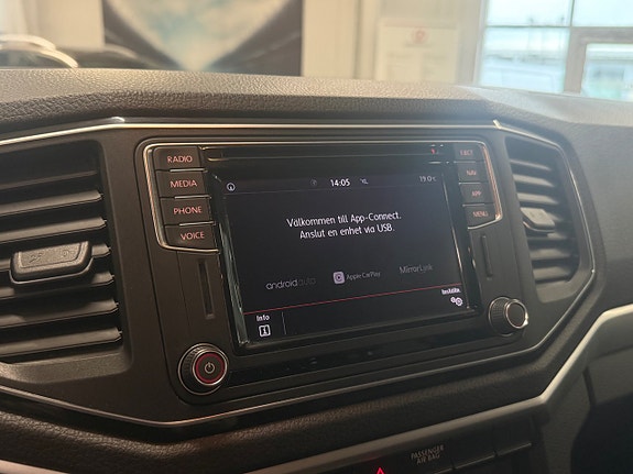 Volkswagen Amarok 14 of 15