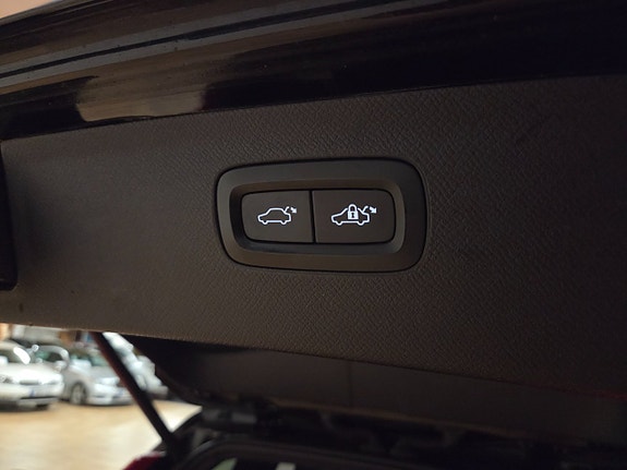 Volvo XC90 6 of 28