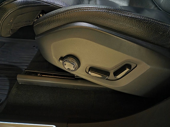 Volvo XC90 13 of 28
