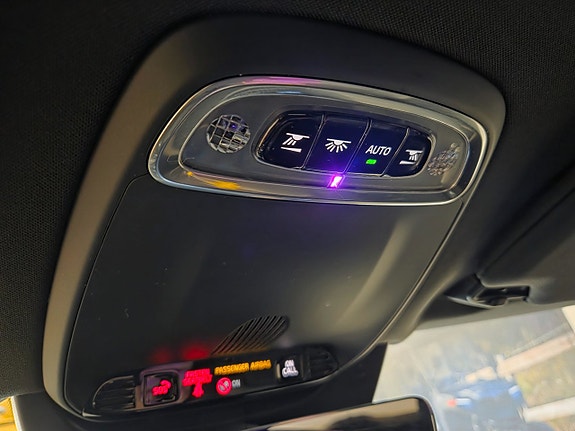 Volvo XC90 18 of 28