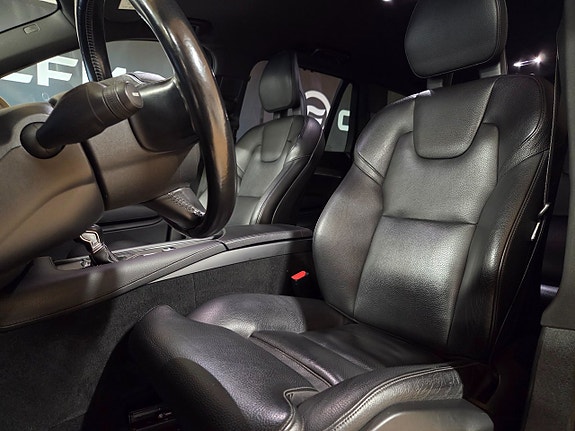 Volvo XC90 15 of 28