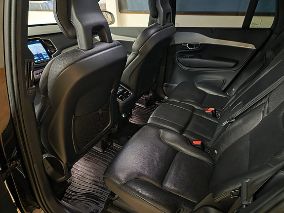 Volvo XC90 12 of 28