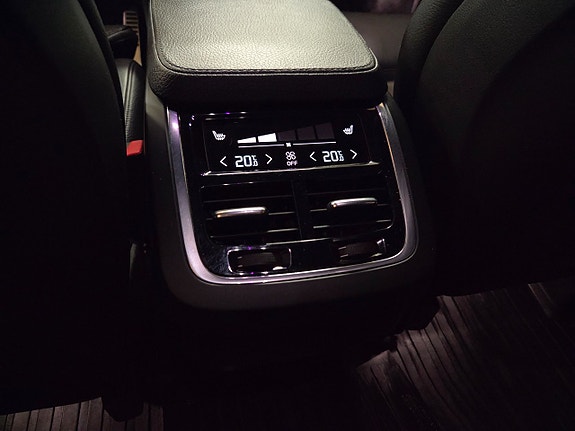 Volvo XC90 10 of 28