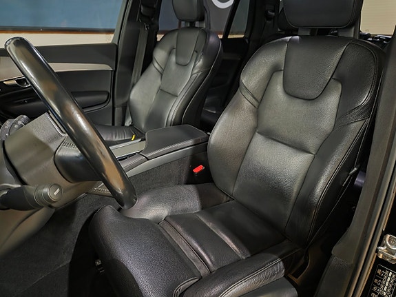 Volvo XC90 14 of 28