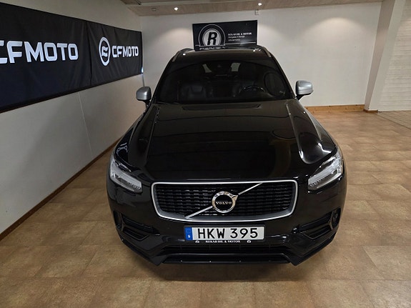 Volvo XC90 2 of 28