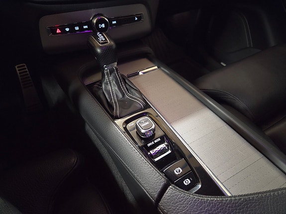 Volvo XC90 25 of 28