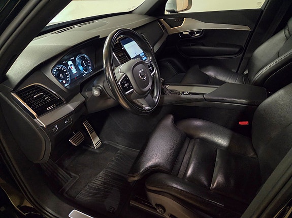 Volvo XC90 17 of 28