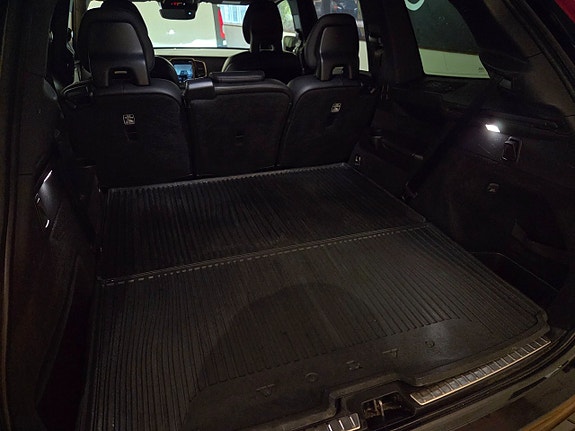 Volvo XC90 7 of 28