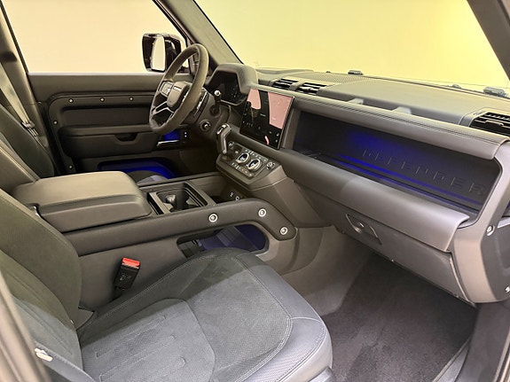 Land Rover Defender 110 23 of 27
