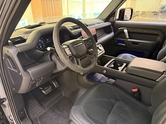 Land Rover Defender 110 9 of 27