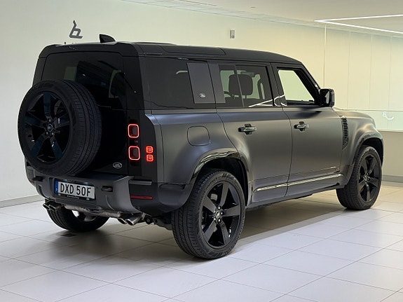Land Rover Defender 110 4 of 27