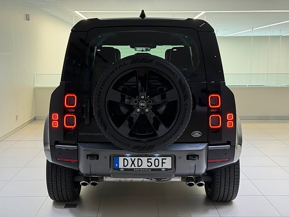Land Rover Defender 110 5 of 27