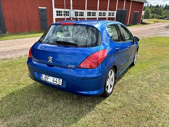 Peugeot 308 2 of 5