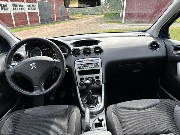 Peugeot 308 3 of 5