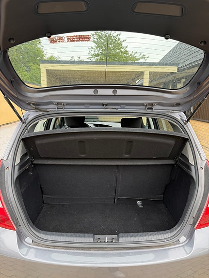 Hyundai i20 10 of 14