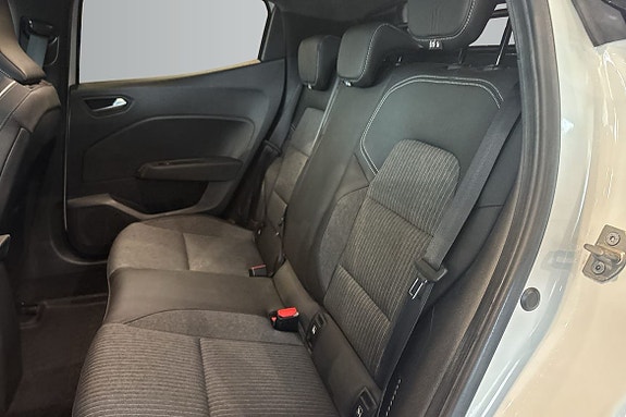 Renault Clio 11 of 17