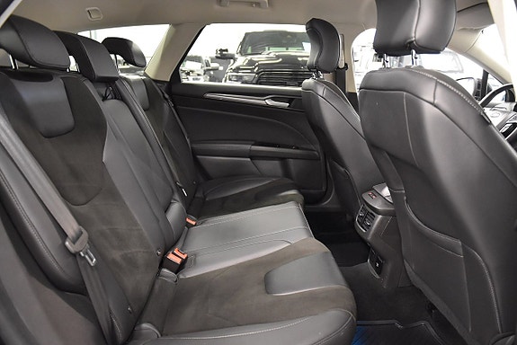 Ford Mondeo 13 of 26