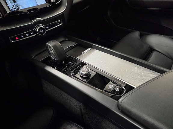 Volvo XC60 11 of 16