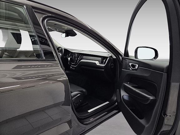Volvo XC60 13 of 16