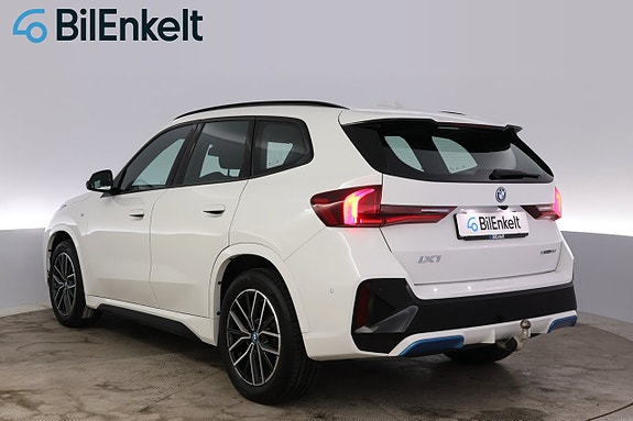BMW iX1 6 of 30