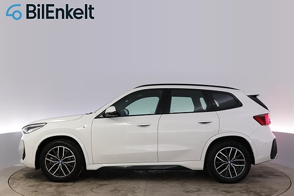 BMW iX1 5 of 30
