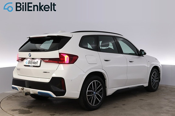 BMW iX1 3 of 30