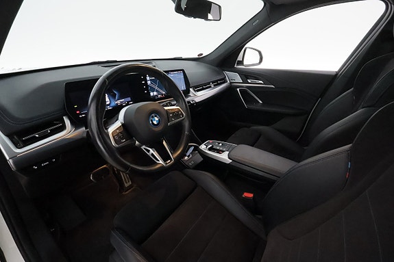 BMW iX1 13 of 30