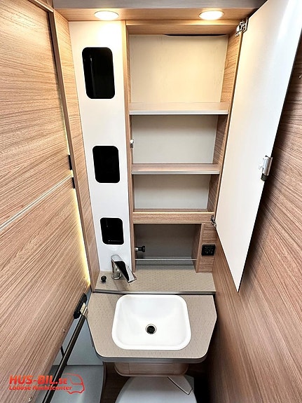 Weinsberg X-Cursion Van 500 MQ Edition Pepper / Solpanel / Dieseltruma 12 of 22